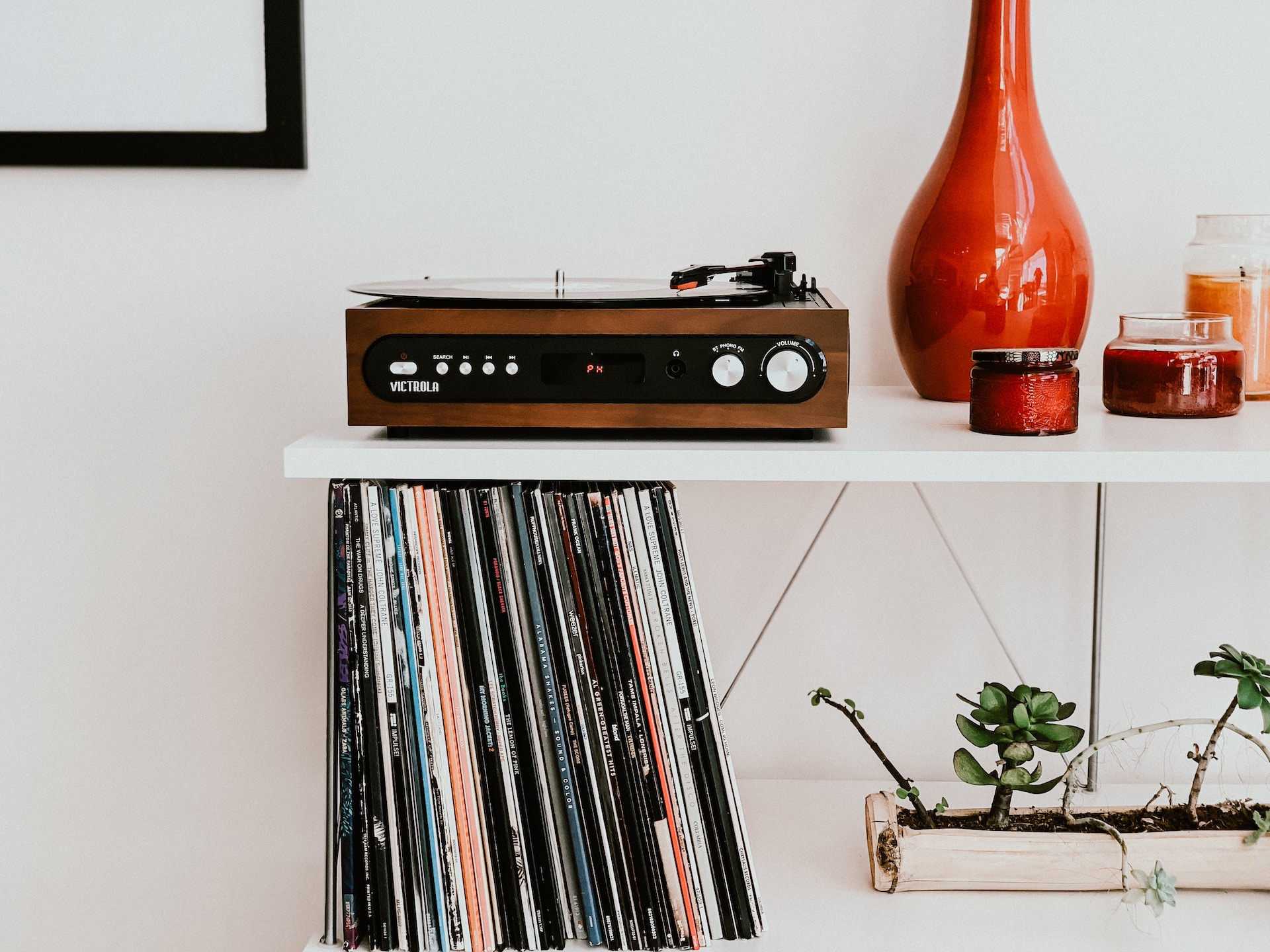 Turn table with vinyl